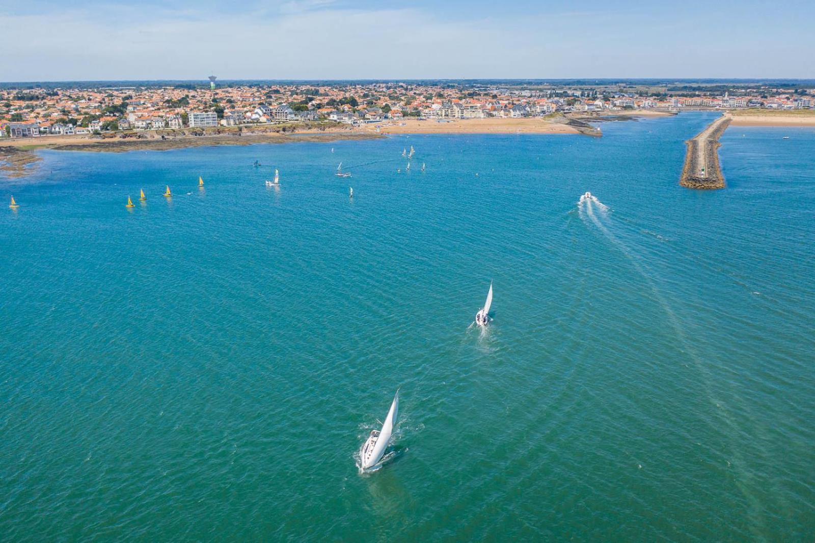 Le Bateau Ivre 50 M De La Plage Saint-Gilles-Croix-de-Vie Exterior foto